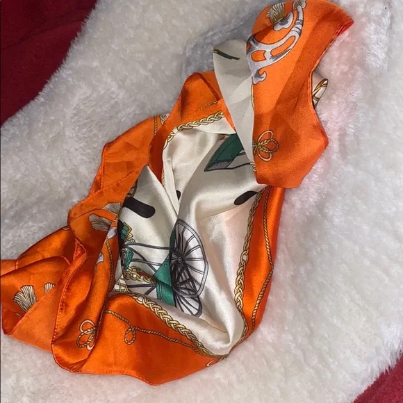 Simi Square Scarf - Picture 4 of 10